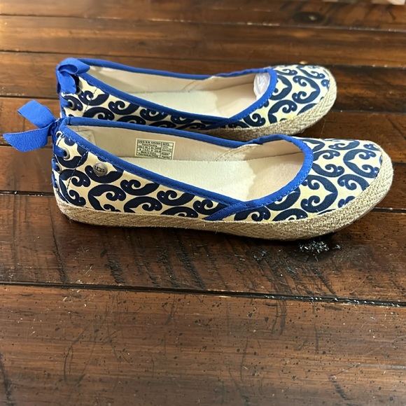 UGG Flats - Picture 5 of 9